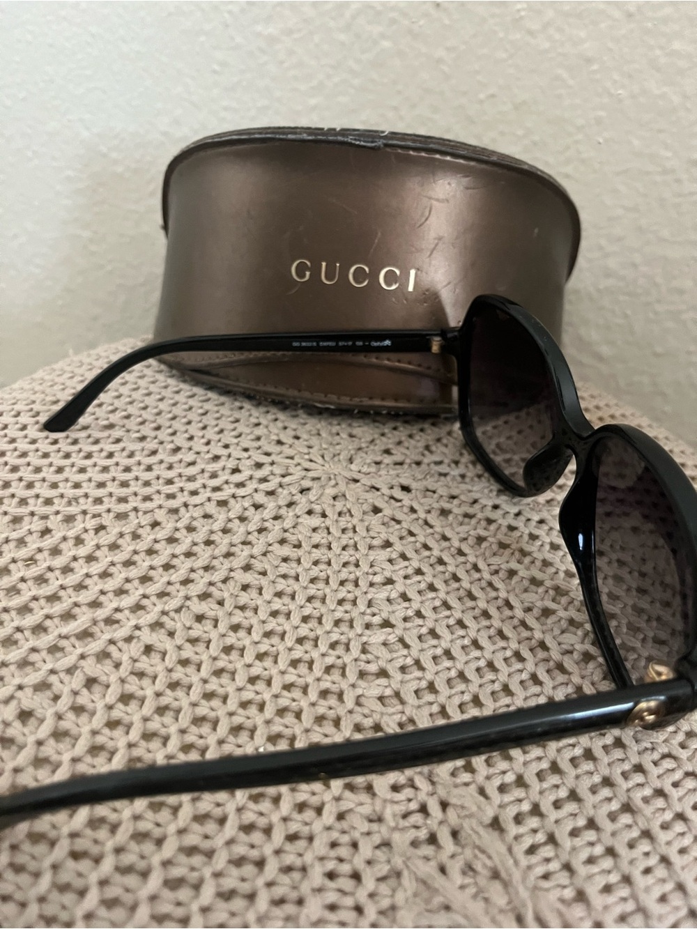 Gucci Women's Black Sunglasses with Brown Case